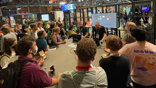  Workshop mit Nawres Arif und Hasanain Fadel beim Makerspace der re:publica 22