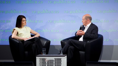 Bundeskanzler Olaf Scholz im Gespräch mit Linda Zervakis auf der re:publica 22