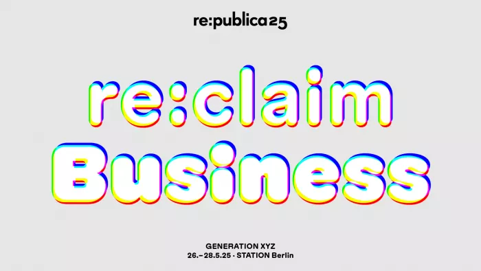 Die Grafik zeigt einen Schriftzug "re:claim Business" in holografischer Schrift. Darüber ist "re:publica 25" und darunter "Generation XYZ, 26.-28.Mai" zu lesen. Der Hintergrund ist grau. 