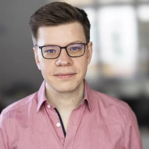 Ein Porträtfoto von Viktor Marinov