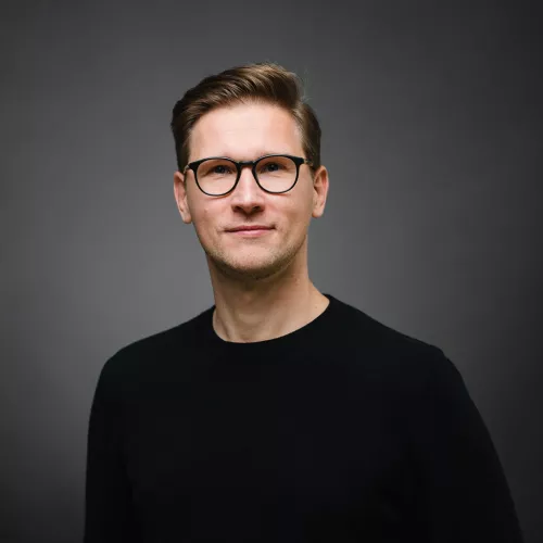 This image shows professor Sebastian Loewe.