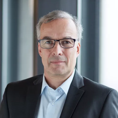Porträtfoto von Tobias Pohl