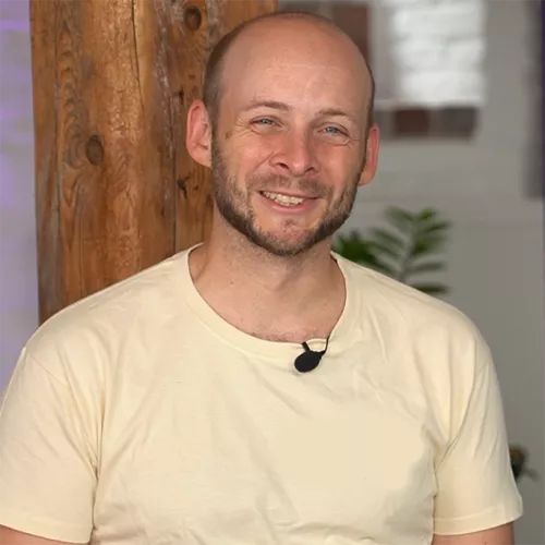Arne Klauke grinst freundlich in die Kamera.
