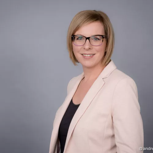 Dieses Foto zeigt Barbara Weinert-Nachbagauer, die als Speakerin auf der re:publica 2022 teilnehmen wird.