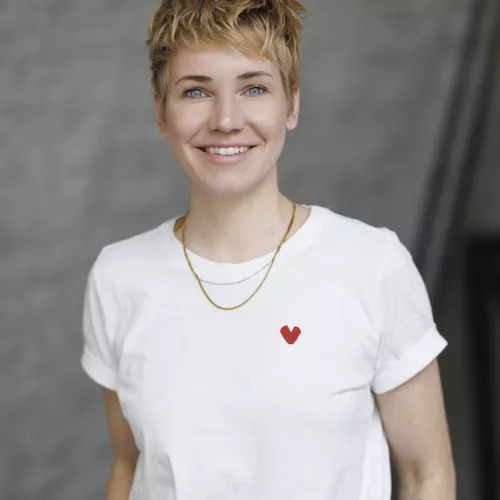 Caro vom Team CORRECTIV.Faktenforum