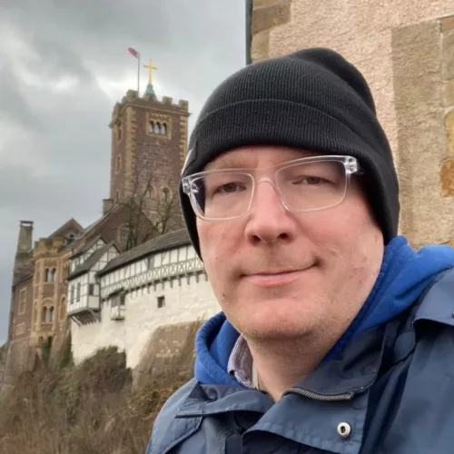 Michael Schulte vor der Wartburg in Eisenach