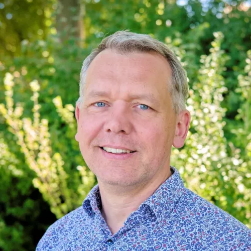 Portraitfoto des WWF Büroleiters Ostsee im Grünen