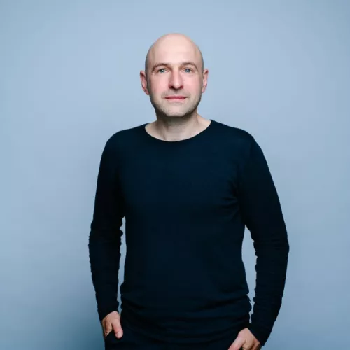 Florian mit Händen in den Hosentaschen