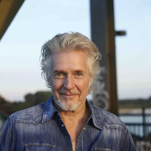 Portraitfoto von Frank Schätzing, Bestsellerautor und Executive Producer der ZDF-Thrillerserie "Der Schwarm"