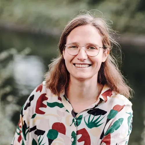 Hannah im Grünen