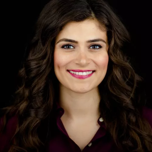 Sanaz Saleh-Ebrahimi, Frau mit braunen Haaren