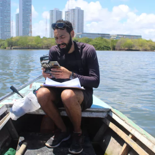 Cristiano piloting a drone on the River Capibaribe Recife/PE