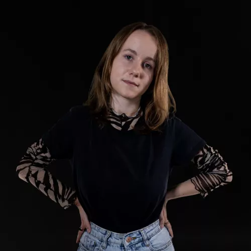 Pressebild von Eva Heiligensetzer vor schwarzem Hintergrund