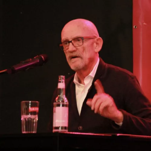 Dr. Martin Dannecker am Rednerpult.