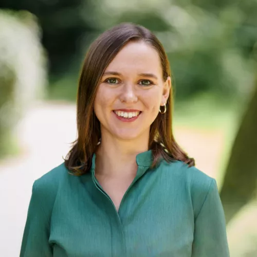 Das Foto zeigt das professionelle Profilbild von Jacqueline Radtke