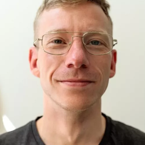 Jakob Schergaut ist wissenschaftlicher Mitarbeiter am Institut für Geschichte in Medien und Öffentlichkeit der Friedrich-Schiller-Universität Jena und Verantwortlicher für das Projekt "Geschichte statt Mythen".
