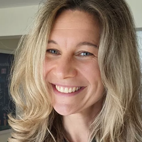 Mandy Tröger smiling at you.