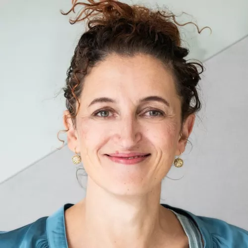 Porträt Sandra Pfister, Host von "Crashkurs"