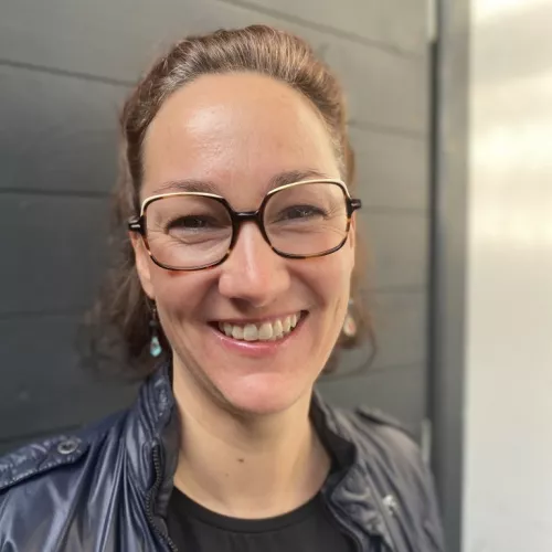 Porträt von Julia mit Brille