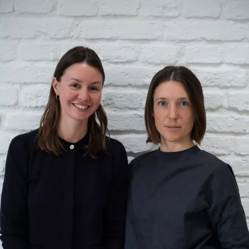 Emmy Schumacher und Anna Hadzelek, Gründerinnen von RE-SHIRT