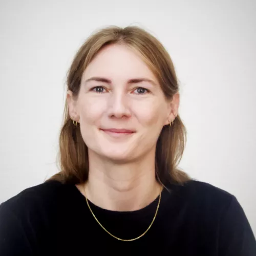 Das Foto zeigt ein Portraitfoto von Sonja Köhne