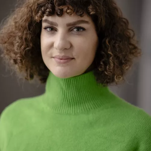 Portrait von Laura Wiesböck
