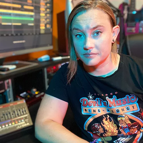 alayna in studio