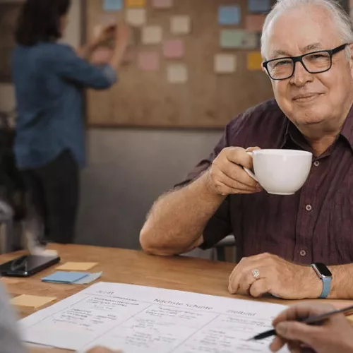 Michael Detjen beim Kaffee trinken beim Brainstorming