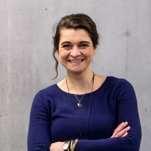 Lachende Frau im Portrait